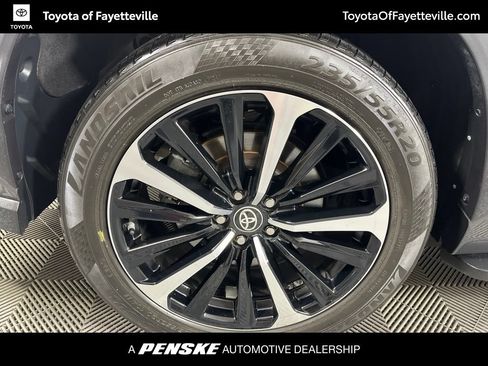 Used 2021 Toyota Highlander XSE FWD image 23