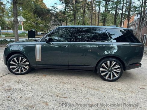 Used 2025 Land Rover Range Rover SV AWD/4WD image 13