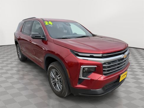 Used 2024 Chevrolet Traverse LT w/ Trailering Package AWD/4WD image 5