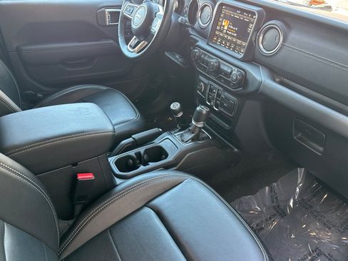 Used 2023 Jeep Wrangler Unlimited Sahara w/ Cold Weather Group AWD/4WD image 18