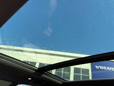 Certified 2023 Volvo XC60 B5 Plus w/ Climate Package image 22