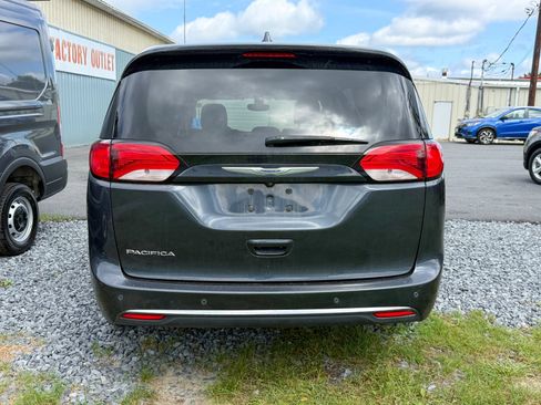 Used 2019 Chrysler Pacifica Touring Plus w/ Tire & Wheel Group FWD image 5