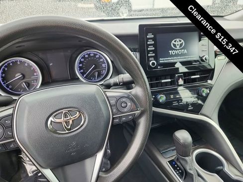 Used 2022 Toyota Camry LE image 31