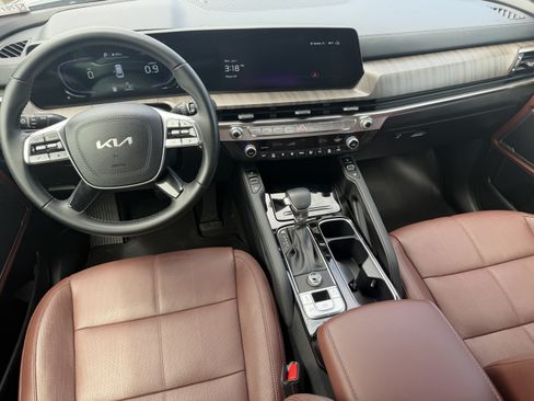 Certified 2024 Kia Telluride EX w/ EX Captain's Chair Package FWD image 14