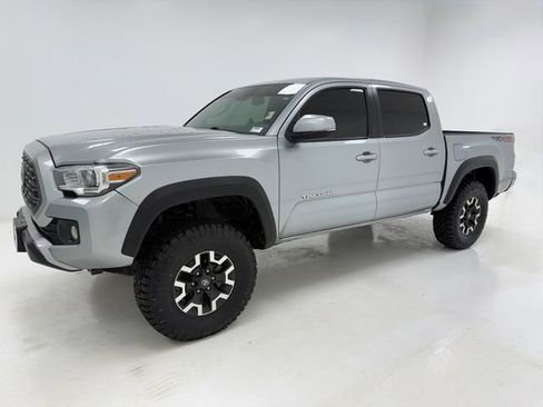 Used 2023 Toyota Tacoma TRD Off-Road w/ Technology Package AWD/4WD image 5