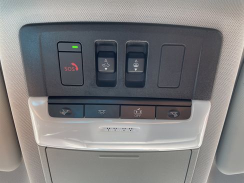 Used 2022 Nissan Rogue SV w/ SV Premium Package image 27