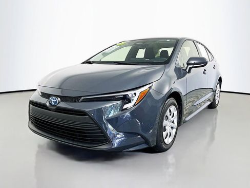 Used 2025 Toyota Corolla LE FWD image 6