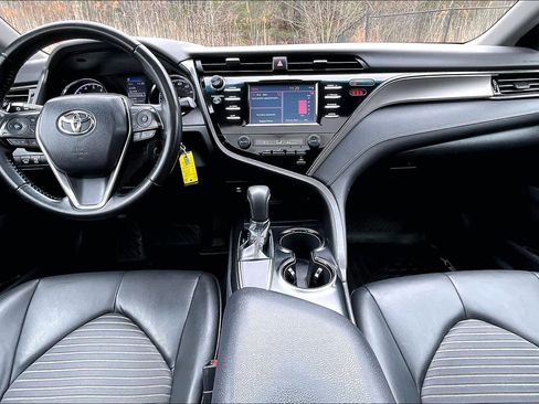 Used 2019 Toyota Camry SE image 16