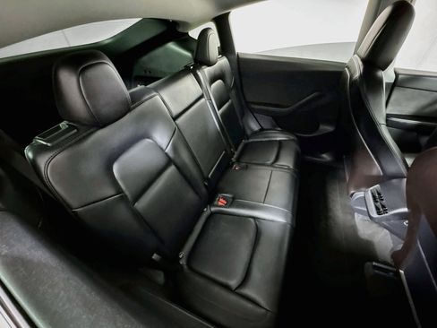 Used 2021 Tesla Model Y Long Range image 25