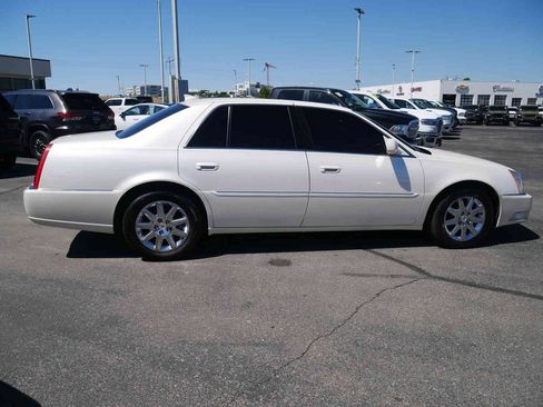 Used 2011 Cadillac DTS Premium FWD image 17