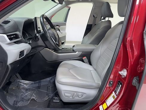 Used 2020 Toyota Highlander XLE image 15