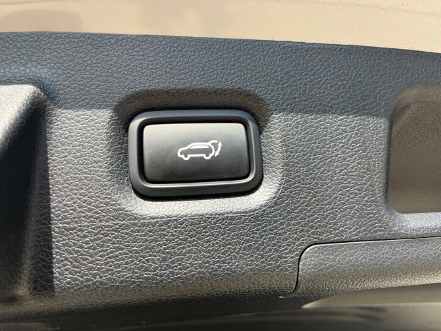 Used 2023 Hyundai Santa Fe Limited FWD image 7