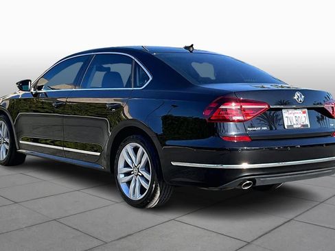 Used 2017 Volkswagen Passat 1.8T SEL Premium image 11