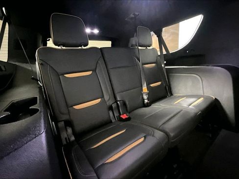 Used 2024 GMC Yukon XL AT4 w/ Technology Package AWD/4WD image 23