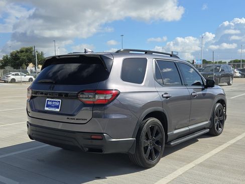 Used 2025 Honda Pilot Black Edition image 3