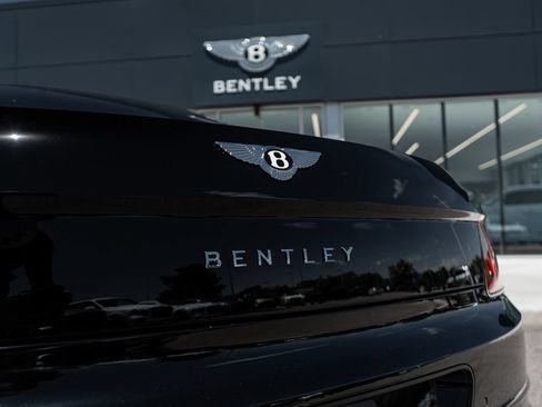Certified 2025 Bentley Flying Spur Plug-In Hybrid AWD/4WD image 9