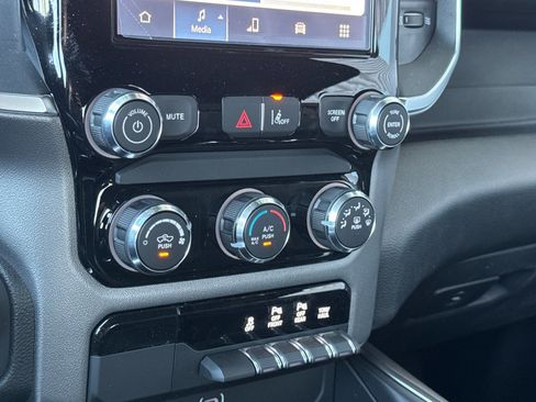 New 2026 RAM 1500 Express AWD/4WD image 18