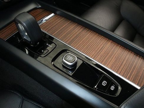 Used 2023 Volvo XC60 B5 Plus w/ Protection Package Premier image 20