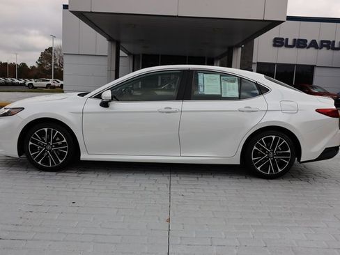 Used 2025 Toyota Camry XLE image 2