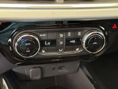 Certified 2024 Chevrolet Trax LT w/ Driver Confidence Package FWD image 17