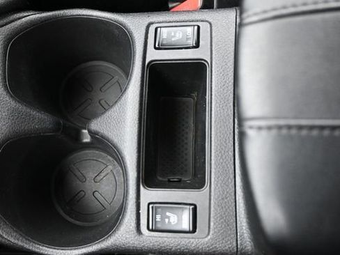 Used 2020 Nissan Rogue SV image 15