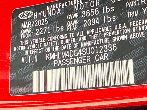 Certified 2025 Hyundai Elantra Sport image 30