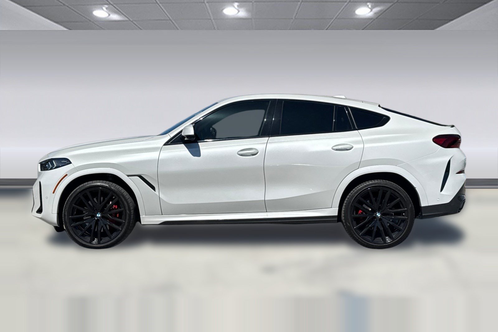 Used 2024 BMW X6 xDrive40i w/ Executive Package AWD/4WD image 2