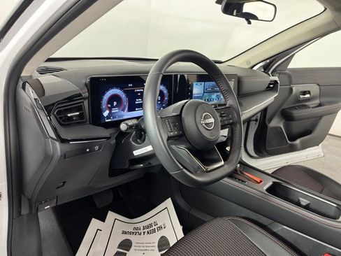 Used 2025 Nissan Kicks SR FWD image 21