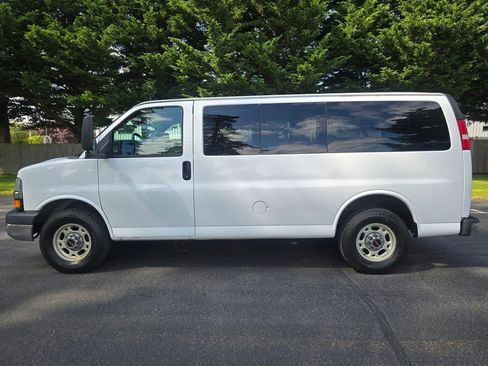Used 2013 Chevrolet Express 2500 LT w/ LT Preferred Equipment Group RWD image 3