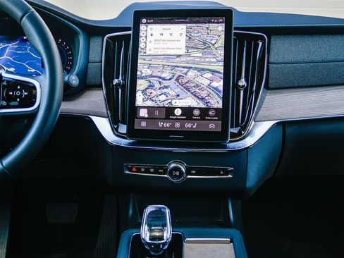 Certified 2026 Volvo XC90 B6 Plus w/ Protection Package image 15