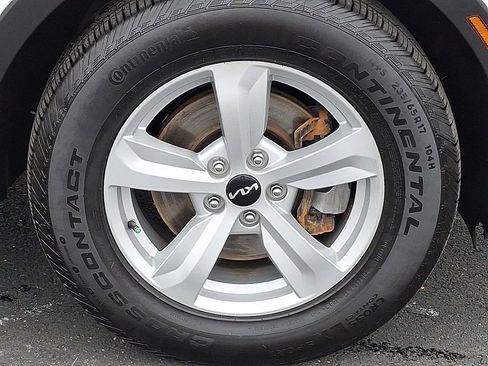 Certified 2025 Kia Sorento LX image 8