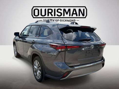 Used 2025 Toyota Highlander Platinum AWD/4WD image 5