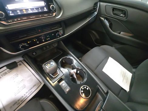 Used 2024 Nissan Rogue S AWD/4WD image 18