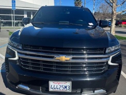 Used 2021 Chevrolet Suburban LT image 2