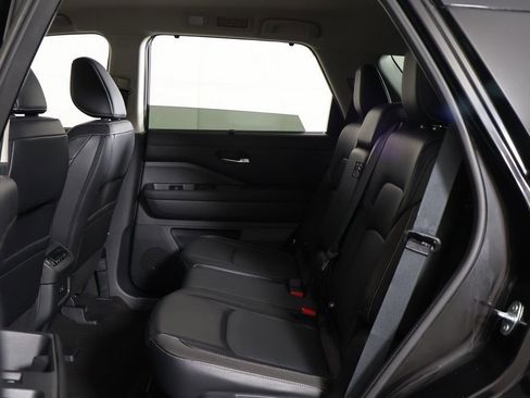 Used 2024 Nissan Pathfinder SL AWD/4WD image 30