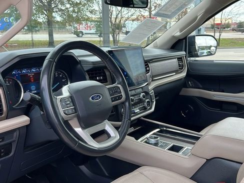 Used 2023 Ford Expedition Limited image 2