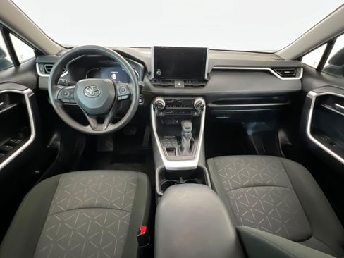 Used 2025 Toyota RAV4 XLE AWD/4WD image 9