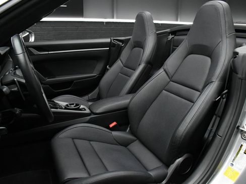 Used 2023 Porsche 911 Carrera image 22