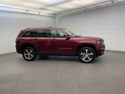 Certified 2023 Jeep Grand Cherokee Limited AWD/4WD image 4