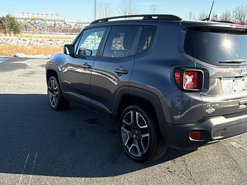 Used 2019 Jeep Renegade Latitude w/ Cold Weather Group image 10