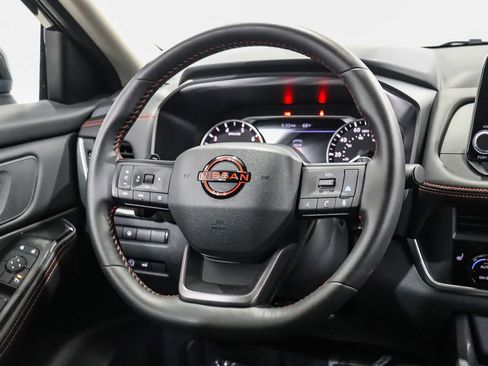 Used 2025 Nissan Rogue SV AWD/4WD image 15