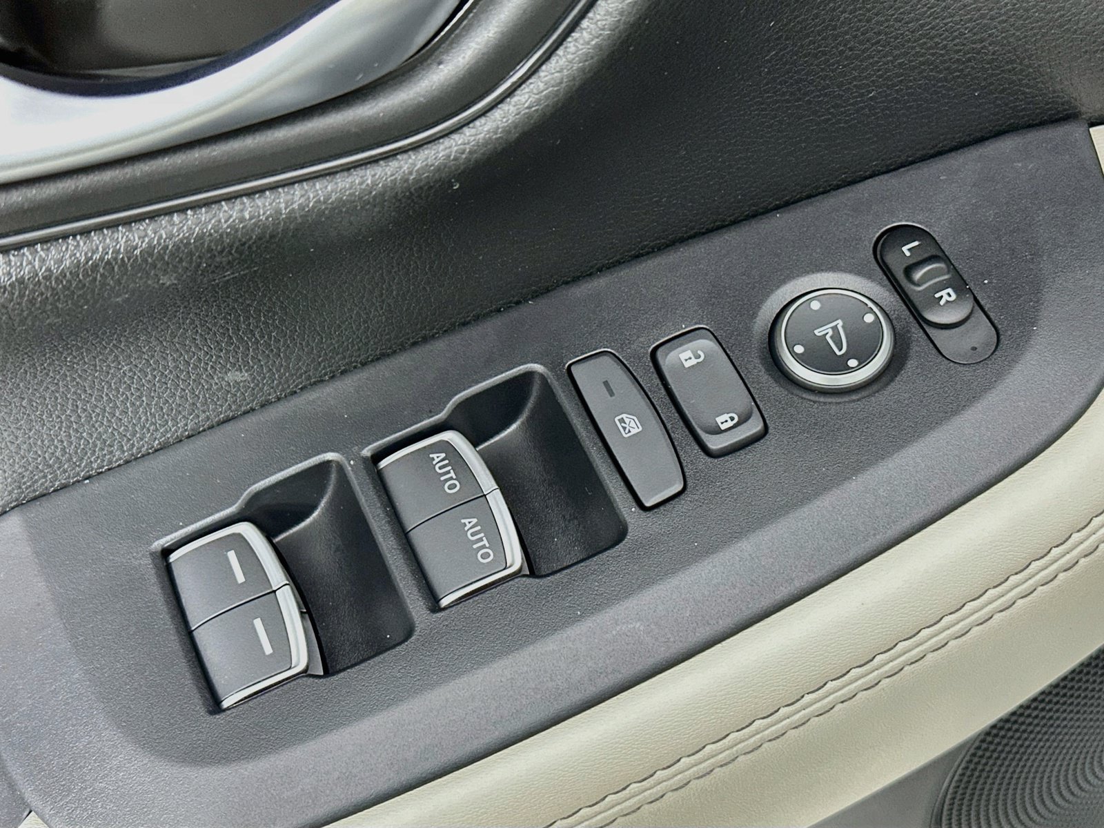 Used 2026 Honda HR-V EX-L image 17