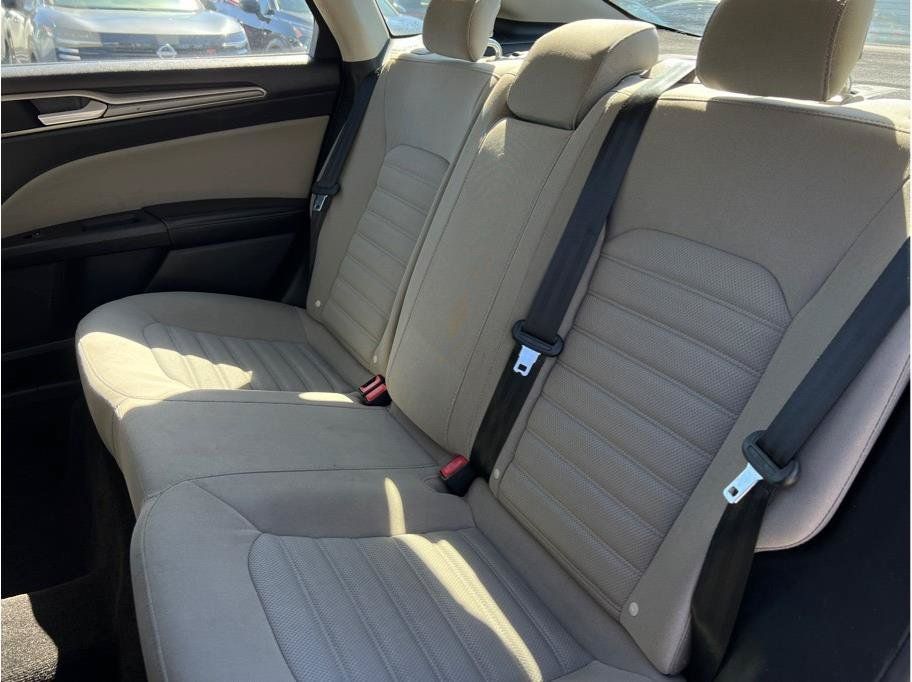 Used 2018 Ford Fusion S FWD image 9