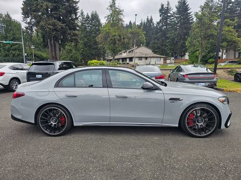 Used 2026 Mercedes-Benz E 53 AMG e 4MATIC Sedan image 4