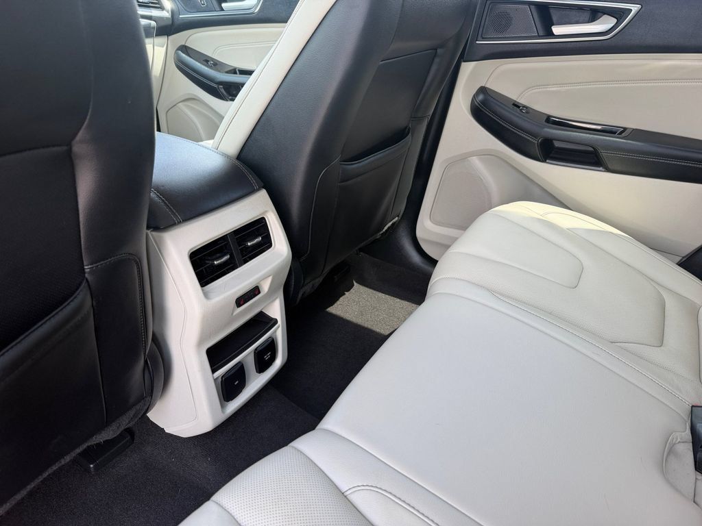 Used 2020 Ford Edge Titanium w/ Equipment Group 301A AWD/4WD image 17