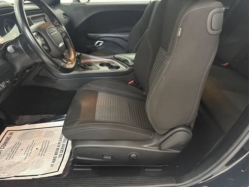Used 2023 Dodge Challenger SXT RWD image 27