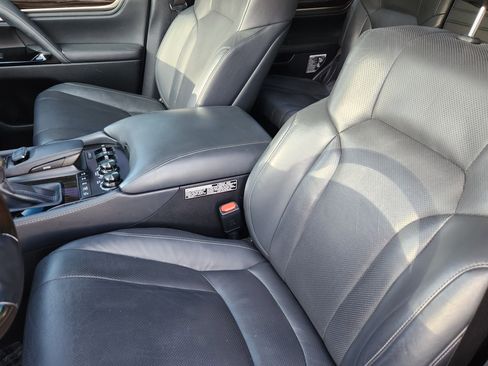 Used 2021 Lexus LX 570 4WD w/ 3rd Row & Luxury Pkg image 14