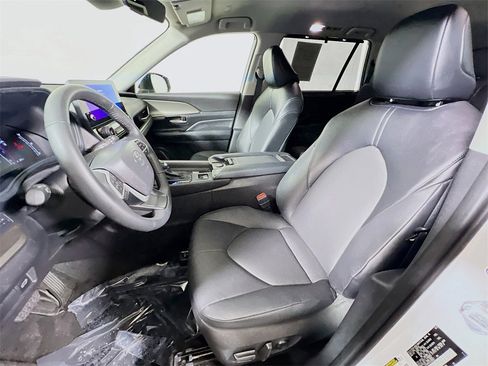 Certified 2025 Toyota Grand Highlander AWD image 18