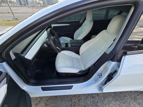 Used 2021 Tesla Model 3 Standard Range Plus RWD image 9