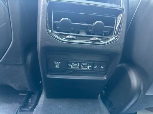 Used 2022 Jeep Grand Cherokee Limited 4xe w/ Luxury Tech Group II AWD/4WD image 17